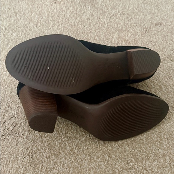 Koolaburra by UGG Ortholite Amalea Black Suede Heeled Ankle Booties - Picture 9 of 9